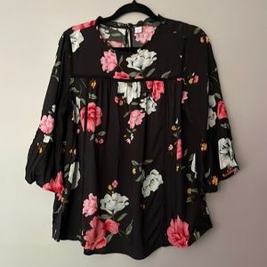 Old Navy Floral loose Blouse. Medium. Very nice. Soft.